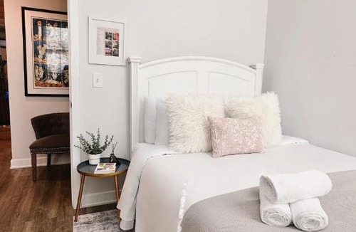 Downtown Apartment | Spacious Five-Bedroom with Two Bathrooms in Downtown Providence