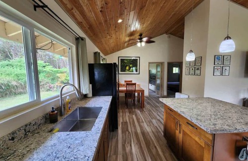 Mountain View House | Spotlessly Clean Family Oasis | AC | King Beds | Breakfast | Fire Pit | 15 Min to Volcanoes National Park