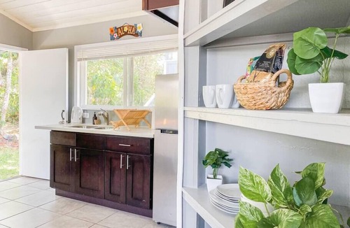 Keaau House | Surf Getaway – Bright Studio, Queen Bed | Keaau Escape
