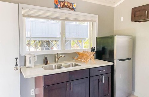 Keaau House | Surf Getaway – Bright Studio, Queen Bed | Keaau Escape
