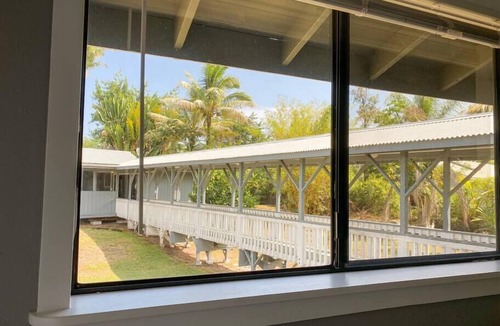 Keaau House | Surf Getaway – Bright Studio, Queen Bed | Keaau Escape