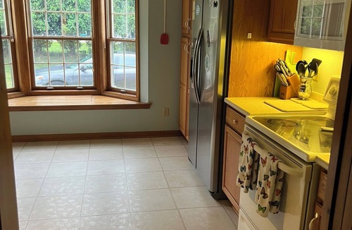 Akron House | This spacious, pristine 3 bedroom retreat is ideal for families & larger groups