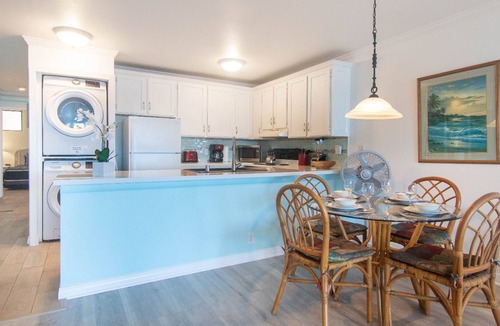 Kailua-Kona Condo | Top Floor - Direct Ocean Front View - Air-conditioned - Vrkcv