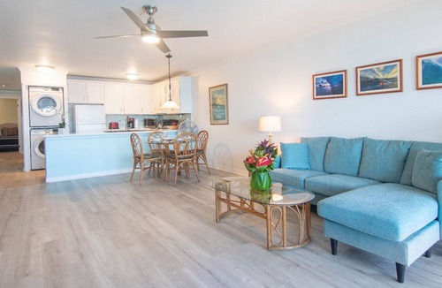 Kailua-Kona Condo | Top Floor - Direct Ocean Front View - Air-conditioned - Vrkcv