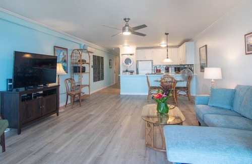 Kailua-Kona Condo | Top Floor - Direct Ocean Front View - Air-conditioned - Vrkcv