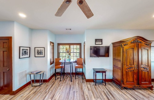 Eatonton Condo | Top-Floor Studio with Golf-View Balcony & Outdoor TV - Near Lake Oconee