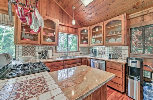 Keaau Cottage | Tropical Cabana w/Deck, Hot Tub & Lush Scenery!