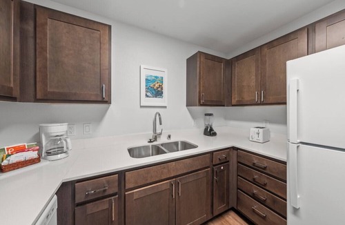 Kihei Apartment | Two 2BR Units in Same Complex, Pool, Hot Tub, Gym