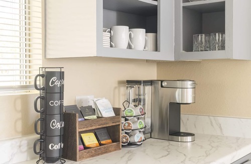 Downtown Apartment | Walkable condo in heart of vibrant D/n Redmond, m/s from Microsoft, woodinville