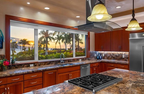 Historic Lahaina Front Street House | Wili Okai Villa