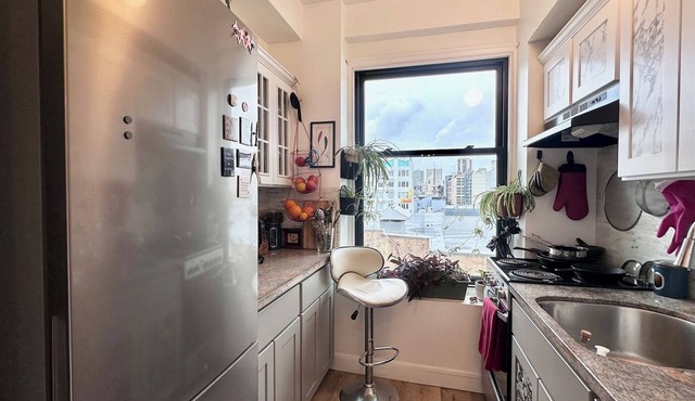 2-bedroom condo in enchanting San Francisco with views and fitness room in San Francisco