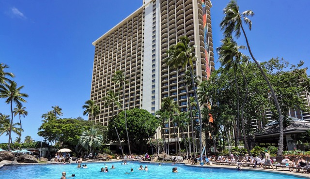 2 bedroom Ocean View Lagoon Tower by Hilton Grand Vacations in Honolulu