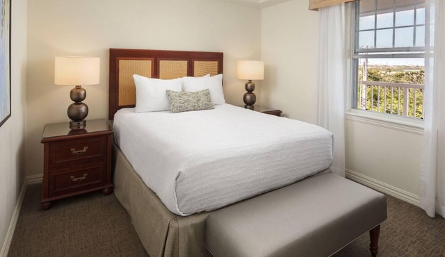 2 Windward Point Beachfront Resort, Hot Tub, Pool! in Key West