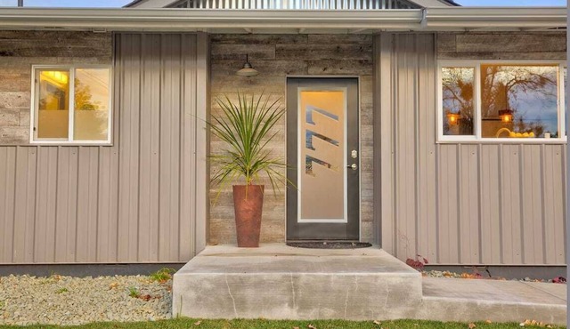 3 Bedroom, 2 Bath, Clean, Bright, Modern Space, in a Quite, Modest Neighborhood in Grants Pass