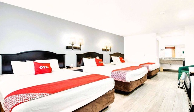 3 Queen Bed | Three Rivers TX in Three Rivers TX