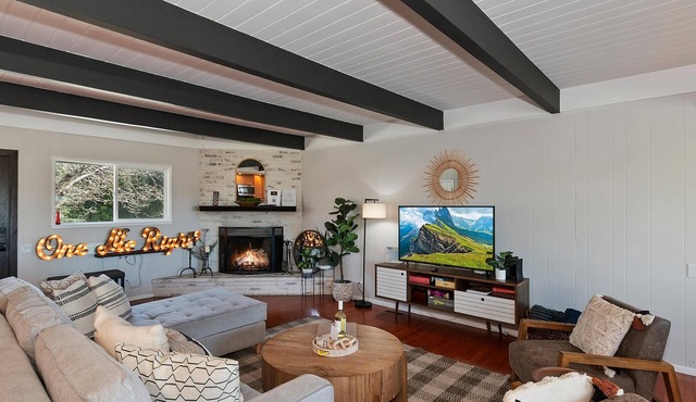4 Bd Modern Lakehouse Retreat w/Stunning Lake Views in Lake Arrowhead