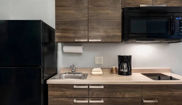4 Efficient Rooms | Pets Allowed | 6.3 Mi to Pearson Air Museum in Vancouver