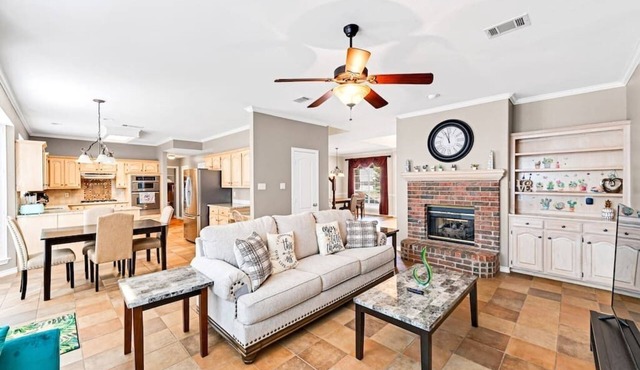 4BR, 2.5BA, sleeps 10, Carroll ISD in Grapevine