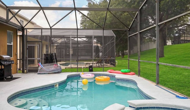 4BR Pool Home Near Disney w/Game Room & Resort in Davenport