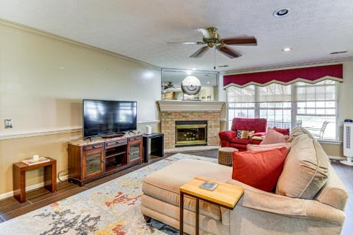 5 Mi to Coliseum! Spacious Home in Hampton Roads in Hampton