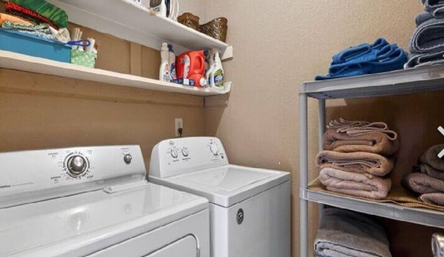 5 star Super Host, 3-bedroom, one story, Hottub Grapevine, Lake Access in Grapevine