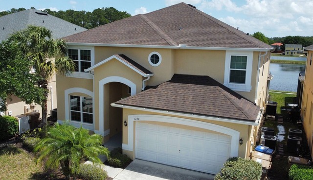 6 bed comfort, close to the parks & superb lake view with private pool in Kissimmee