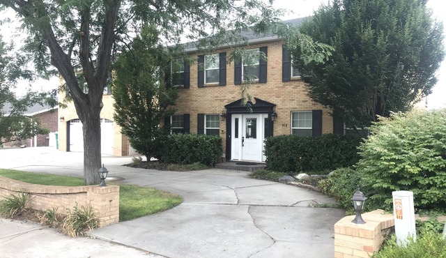 7 Private Bedroom-Sport Court-Steam Spa-Theater-Close 2 BYU-UVU-TEMPLES-SUNDANCE in Orem