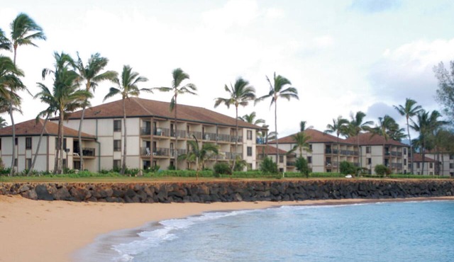 Adorable 1-bedroom Kapaa condo w/AC on the Bike path in ocean front Pono Kai
