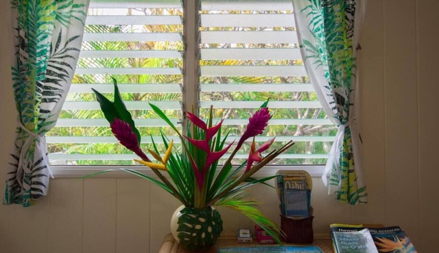 Affordable Island Getaway with private yard in Kailua