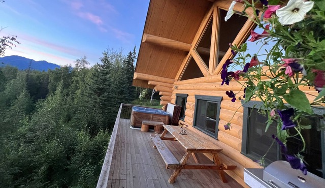 Alaska Knotty Pine Mountain View Vacation Home in Palmer