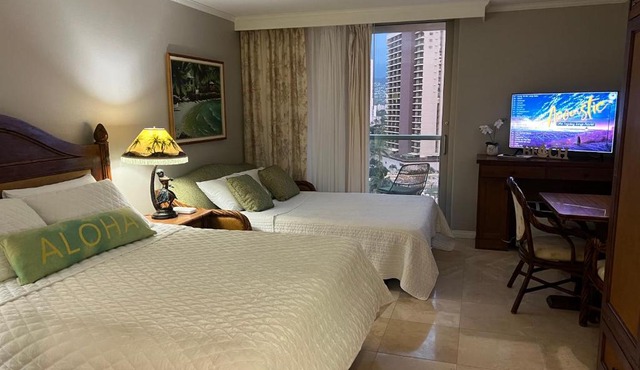 Aloha Gem Studio - Sleek Kitchen, Luxe Amenities & Fast Wi-Fi in Honolulu