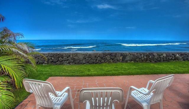 Aloha! Oceanfront, TV, Pool, Hot Tub, A/C.