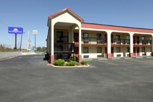 Americas Best Value Inn & Suites Macon at Eisenhower Pkwy in Macon