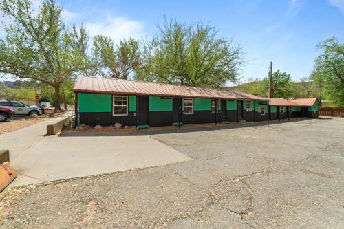 Atomic Short-Term Rentals in Moab