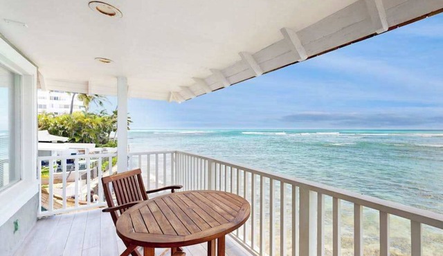 August Special! Posh Beachfront Waikiki Home with 3 Lanais - Walk to Dining in Honolulu