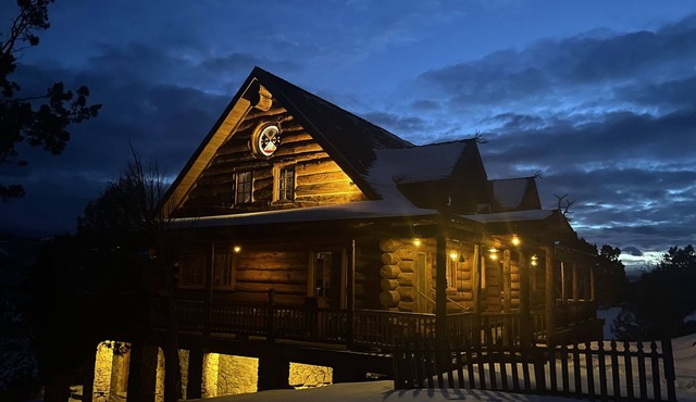 Authentic Log Cabin in Eagle