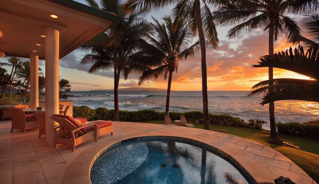 Beachfront/Oceanfront Private Home Sleeps 8 in Wailea