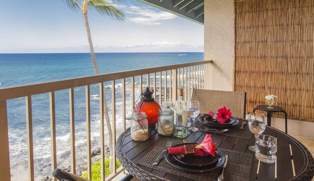 Beautiful Oceanfront Kona Reef Resort Private Top Floor Condo A33, AC throughout in Kailua-Kona