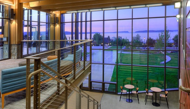 Beautiful Room in Everett