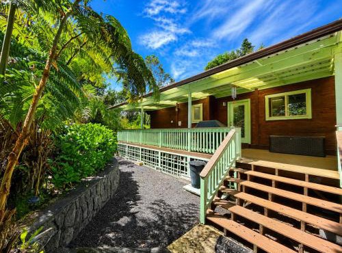 Beautiful Volcano Getaway With Hot Tub Near National Park in Volcano