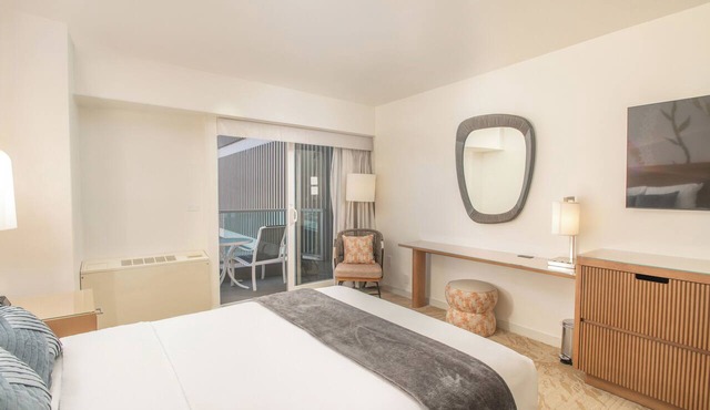 BEST RATE! ADA Studio Ala Moana Condominium (AH01) in Honolulu