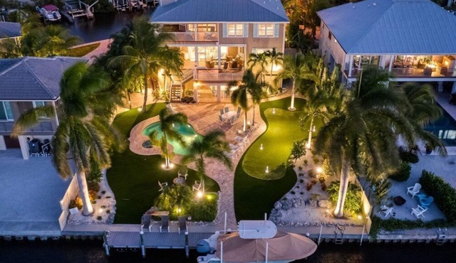 Bimini Bay Breeze: Canal Front | Close to Beach and Pine St. | Pool/Spa | in Anna Maria