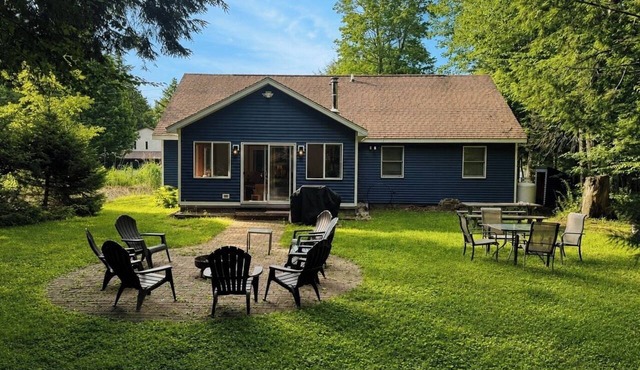 Blue Elm - Lake Access Adirondack 4 Bedroom Camp at White Lake in Woodgate