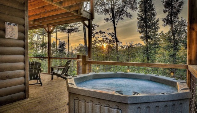 Blue Ridge Shadows Lodge: Escape to the serene Blue Ridge Mountains in Morganton
