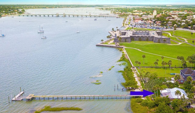 Boathouse Cottage, Historic District, Private Pier, 1 Block to Trolley & Fort in St. Augustine