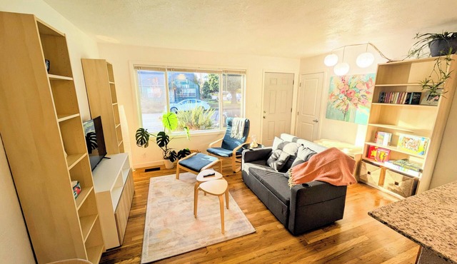 Bright 2BR, Cal King Bed, 15 Min walk to OSU in Corvallis