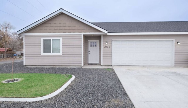 Central and Quiet, Garage, Fenced Yard #776B in Hermiston