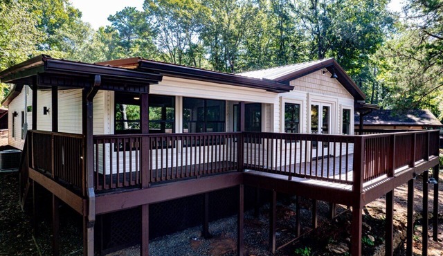 Charming 3-bedroom Lakefront house on Lake Sinclair in Eatonton