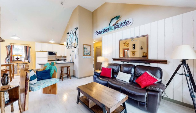 Charming Beach House with Unique Decorations and Nearby Beach Access in Pacific City