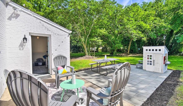 Charming Hampton Home w/Yard: 2 Mi to Beach! in Hampton